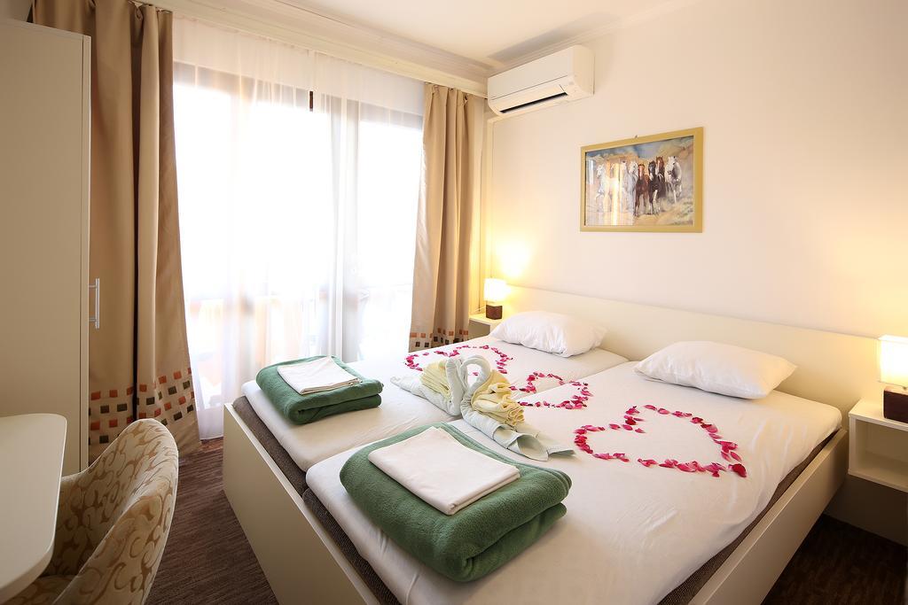 Guest House Zeba & Riviera Šilo Eksteriør bilde